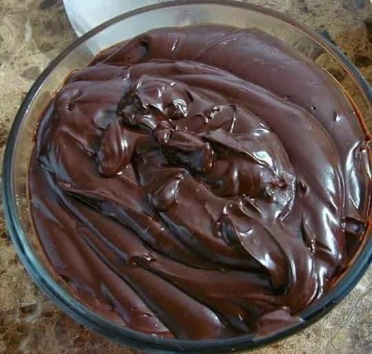 RECHEIO GANACHE DE CHOCOLATE.